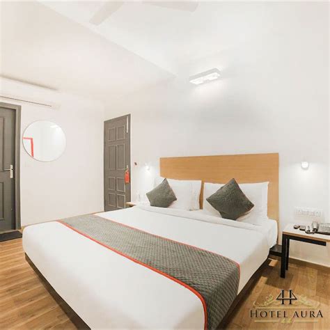 Room Booking Page – Hotel Aura44.